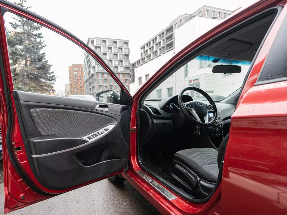 Hyundai Solaris 2012