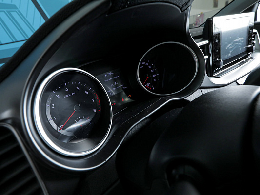 Kia Ceed SW White Luxe 1.6 AT