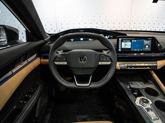 Changan UNI-V LX 1.5 AMT White 1