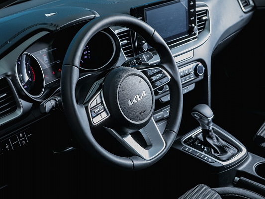 kia ceed sw 2022 black luxe