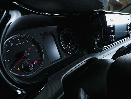 kia k5 white comfort 20