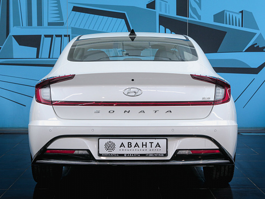 Hyundai Sonata business plus white